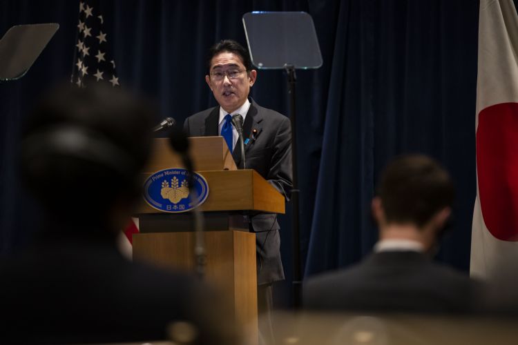 跟进美国半导体制裁国内？ 日本首相未表态