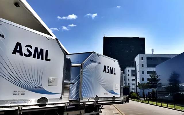 ASML即将陷入困境，该对中国市场下定决心了