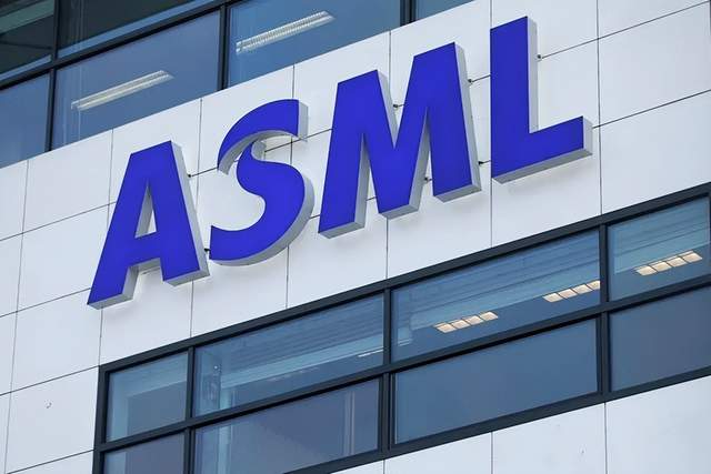 ASML即将陷入困境，该对中国市场下定决心了