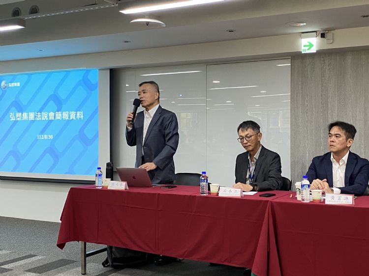 图左起弘塑董事长张鸿泰、总经理石本立、副总经理黄富源。陈玉娟摄