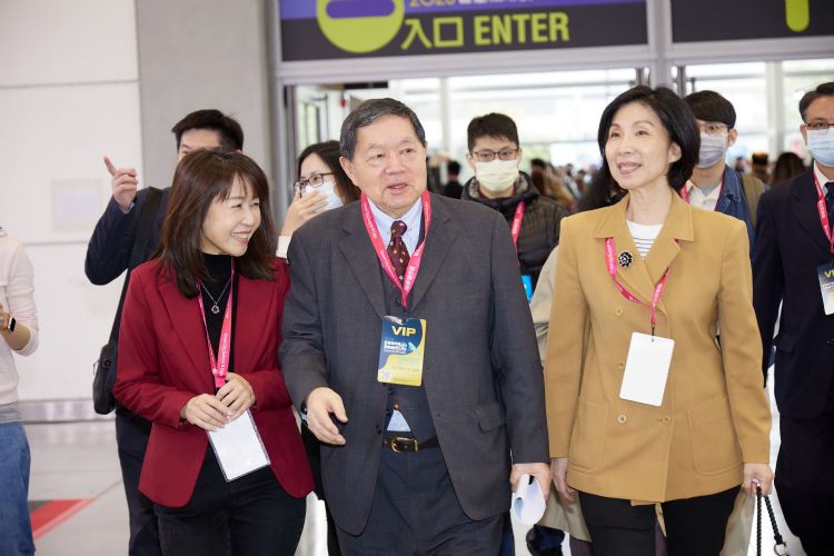台电信业合并新局 徐旭东：三雄竞争更激烈