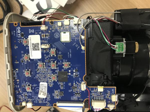 家庭影院投影仪拆解查看内部组成元件
