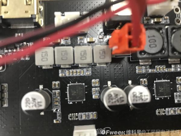 家庭影院投影仪拆解查看内部组成元件