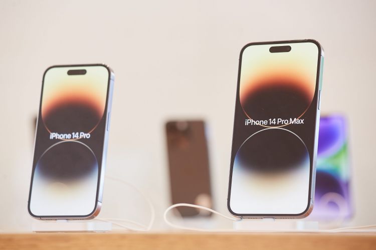 苹果iPhone与国内智能手机，正面对需求不振的难题。李建梁摄（数据照）