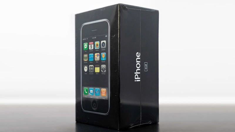 罕见 4GB 初代苹果 iPhone 未拆封手机被拍卖，以 15.8 万美元天价刷新世界纪录