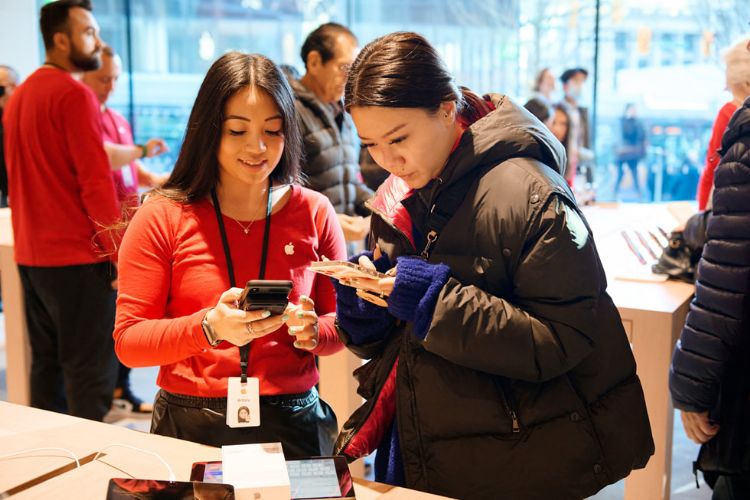 美国消费者在2023年第2季购买iPhone 14比例高于iPhone 14 Pro。苹果