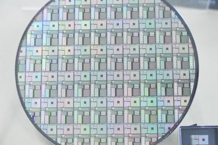 受到客户库存修正、产能利用率大跌冲击影响，力积电营运自2022年第4季起明显走弱。李建梁摄