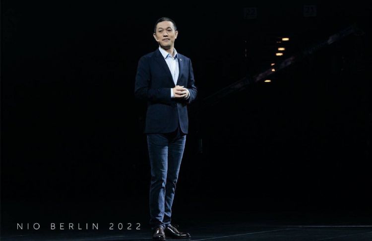 蔚来CEO李斌表示，随着汽车市场转向电动车发展，业务灵活性会是新优势，并且汽车最终会变成服务。蔚来汽车