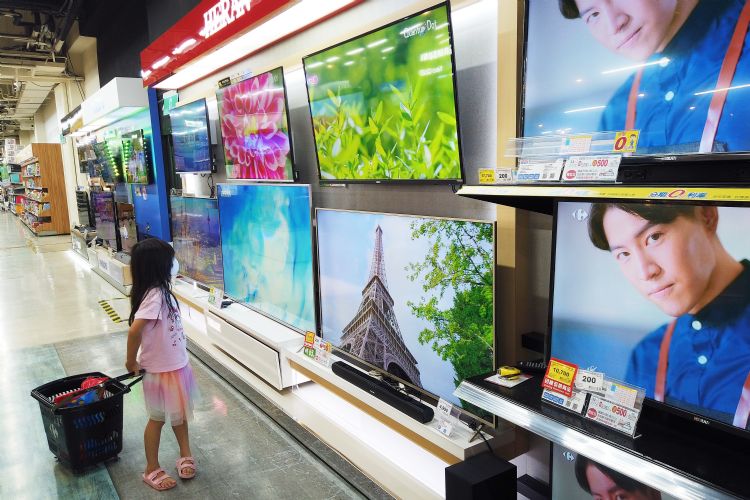 终端需求不振、国内冲量抢市双重冲击，大尺寸DDI供过于求2023年仍难以解决。李建梁摄