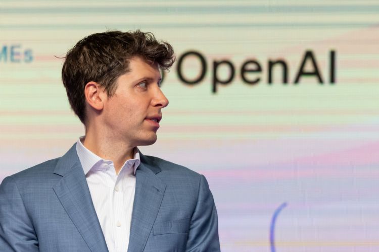 OpenAI最新发布ChatGPT Enterprise服务，以吸引更多企业级客户并提升自家产品营收，承诺不会将用户的数据和指令用于LLM训练。彭博
