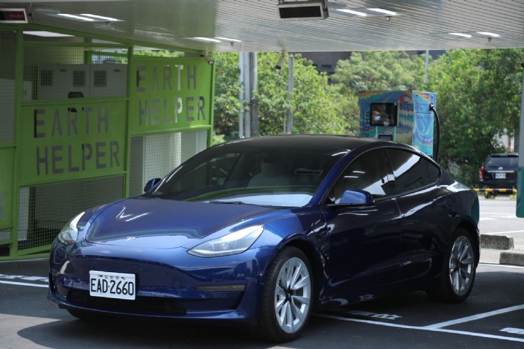 Tesla降价引起轩然大波。符世旻摄