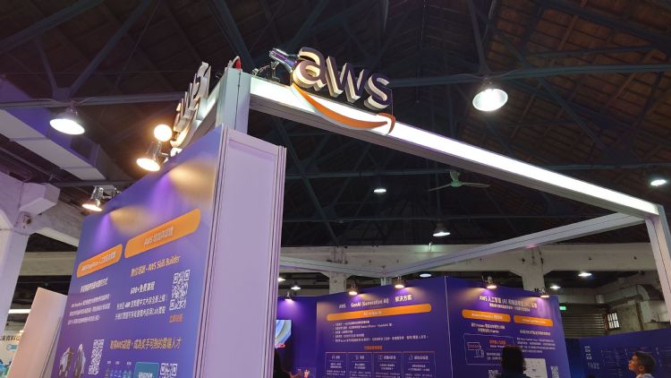 亚马逊（Amazon）云端服务AWS在AI EXPO展示的生成式AI工具，以Subscription模式对于游戏、影音等的创作提供辅助。江仁杰摄