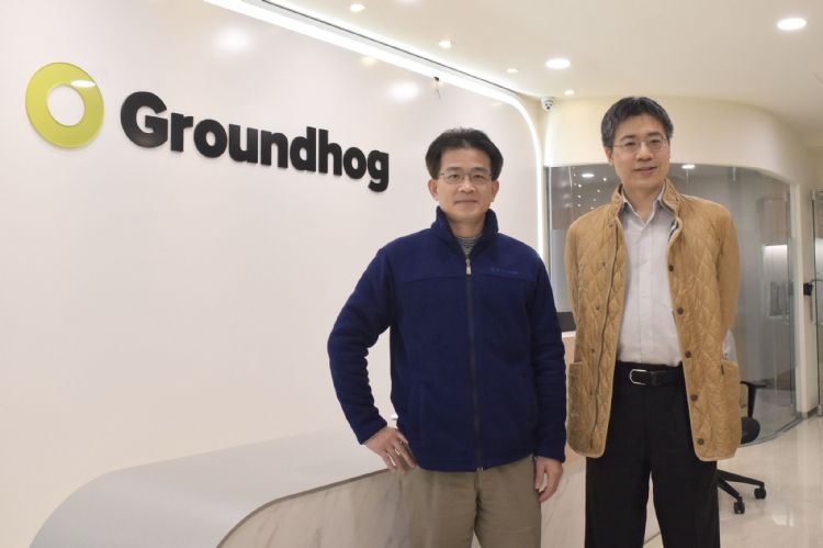 现观科技CEO邱大刚（右）及客户服务处长叶春池。林佳楠摄
