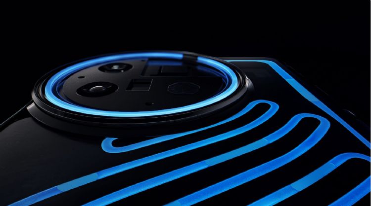OnePlus 11 Concept的背面布满蓝色LED灯条，从背盖透出光芒。一加