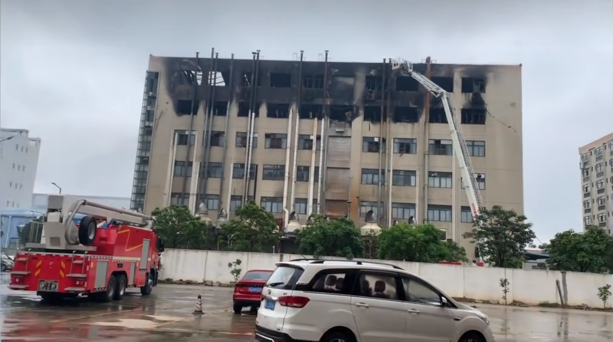 东莞上空惊现蘑菇云？锂电池厂爆燃？！真相为何？-充电头网