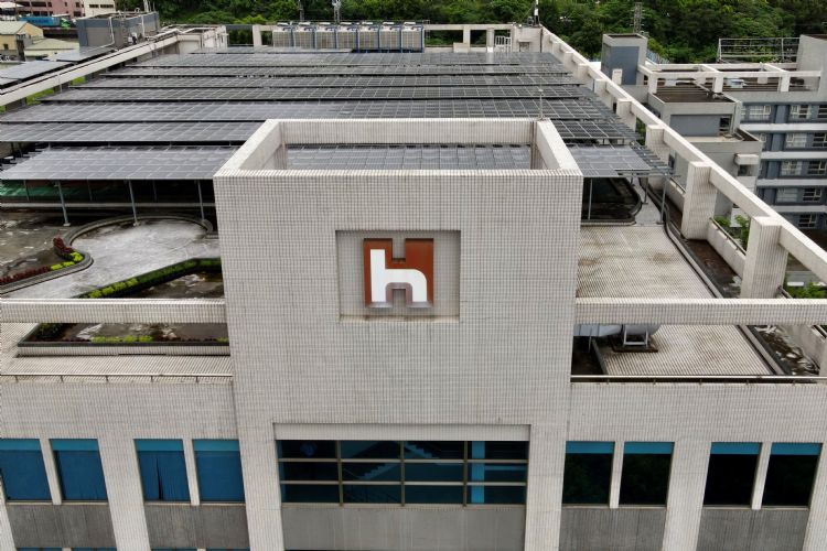 Vedanta将从其控股公司手中接手与富士康合资企业的所有权。法新社