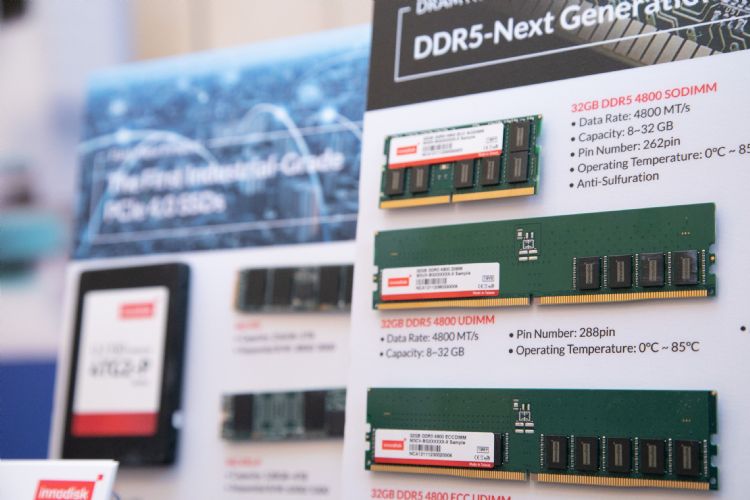 2022年存储器库存居高不下，导致DDR5渗透率成长缓慢，但随超微和英特尔相继采用，DDR5可望在2024年跃升主流地位。符世旻摄