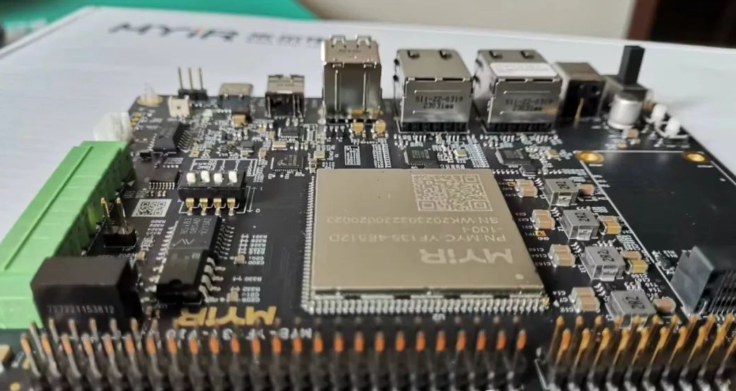 STM32也能轻松跑Linux了!STM32MP135核心板开发板评测