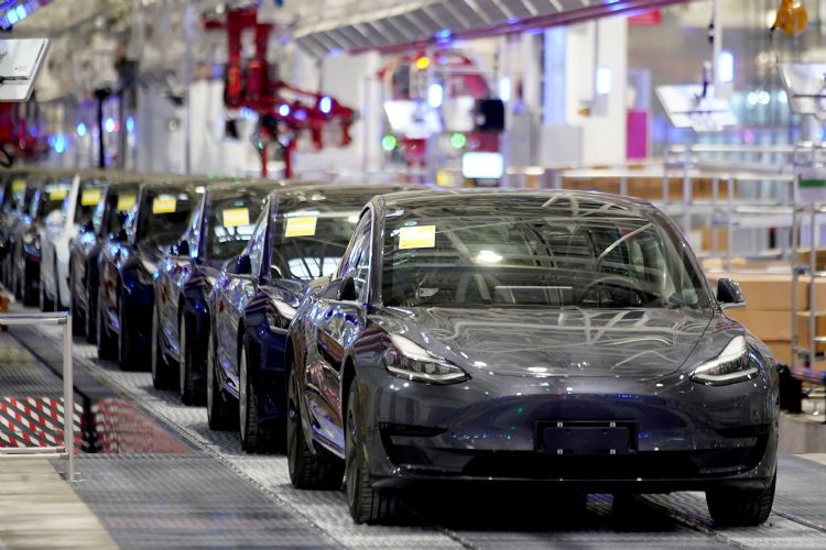 Tesla国内割喉战奏效 激发竞争对手危机意识