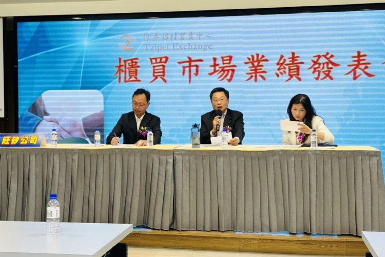旺矽董事长葛长林（中）表示，半导体龙头大厂前往欧洲、美国布局，都有利先进测试设备需求。何致中摄