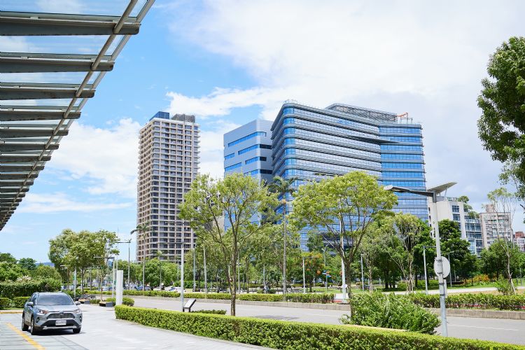 Google台湾是美国总部之外最大的硬件研发基地，图为其位于板桥远东通讯园区的大楼之一。李建梁摄