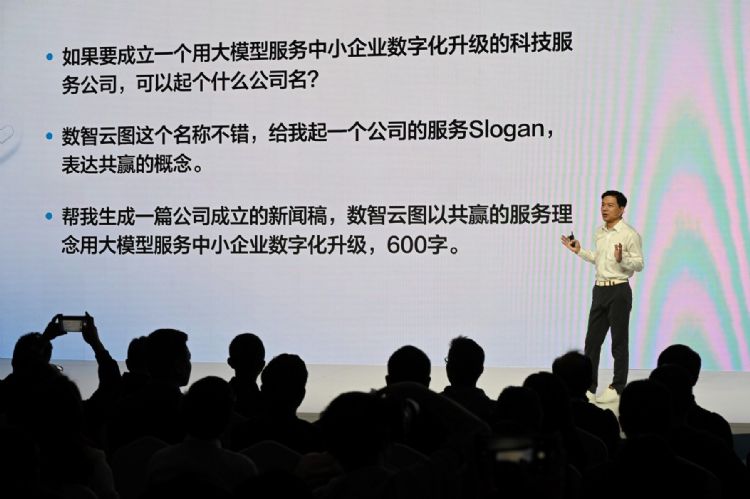 百度在文心一言上线前，仍在算力上显得顾此失彼，不仅与H100失之交臂，即便连先前的NVIDIA主流A100芯片，也左支右绌。法新社