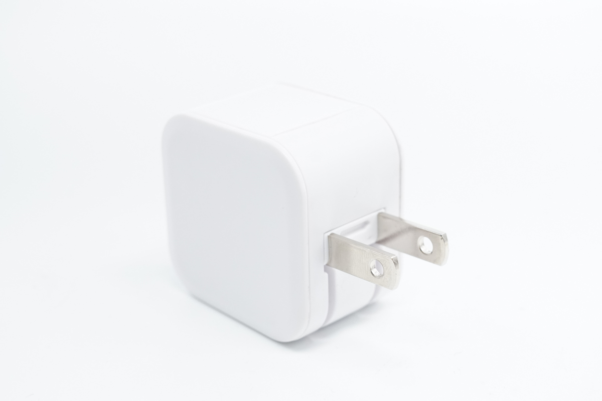 简约设计、六级能效，新冠宝 PD20W充电器-充电头网