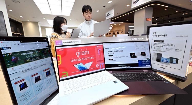 OLED NB成开学抢手货 带动材料市场壮大