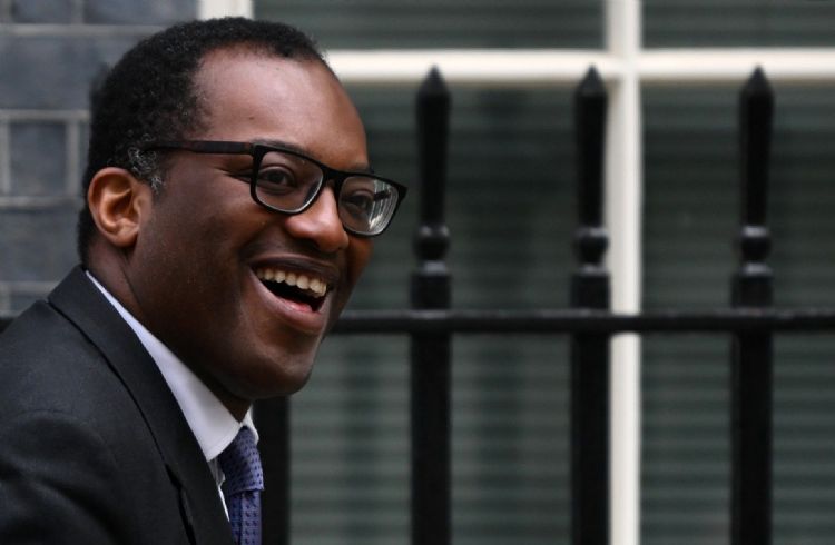 英国商务大臣Kwasi Kwarteng，阻挡香港公司收购英国IC设计软件公司。法新社