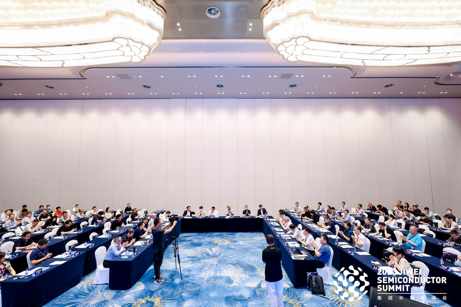 集微峰会“微电子学院校企合作论坛”掀起破题热，聚焦科技成果转化“第一公里”