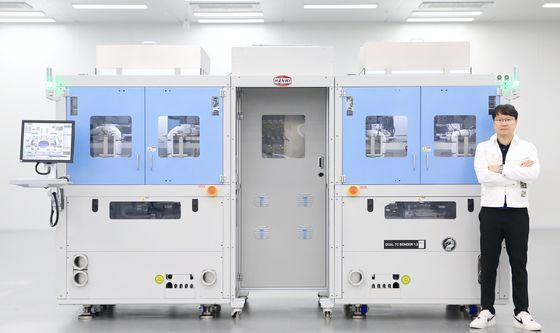 图为韩美半导体Dual TC Bonder 1.0 Dragon。韩美半导体
