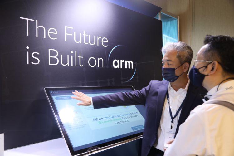 车用芯片成长快速，2020~2030年间CAGR达10%。符世旻摄