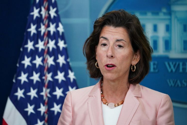 美国商务部长Gina Raimondo指出，半导体领域是中美科技战中的原爆点，也是美国投资战略的核心。法新社