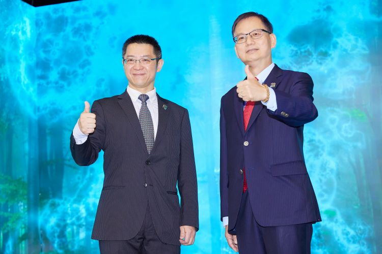 群创董事长洪进扬（左）、总经理杨柱祥。李建梁摄（数据照）