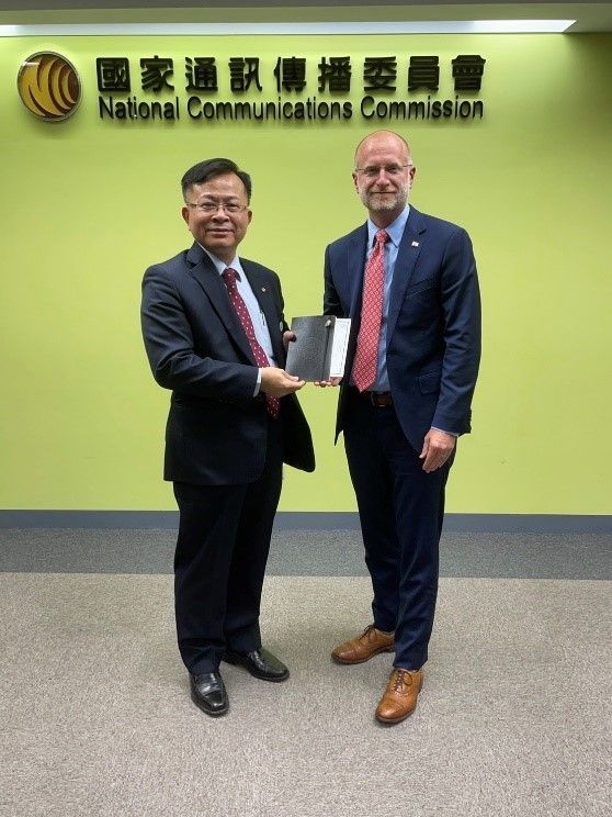 台湾首次有美国FCC现任委员来访。图右为Brendan Carr。NCC
