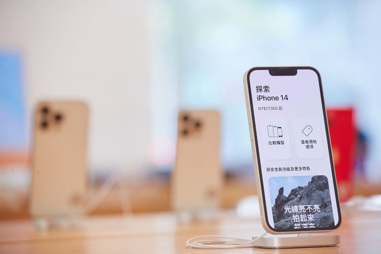 PChome表示，苹果系列商品自5月起买气增温，iPhone 14 Pro系列更较前一个月成长近7成。李建梁摄（数据照）