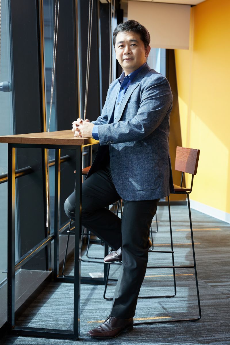 台湾人工智能学校(AIA)校务长蔡明顺认为，产业AI化应由大厂带动卫星厂和供应链，才能加速落地。李建梁摄