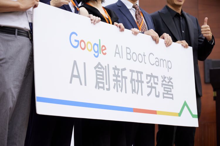 台大AI中心自2018年起与Google共同举办AI创新研究营，称此次是Google讲者来台技术层级最高者。李建梁摄