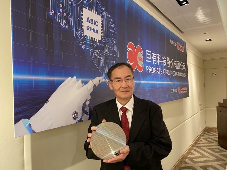 巨有董事长赖志贤表示，台湾客户占营收比重逾5成，目前订单能见度约1年，乐观看待2023年营运表现。陈玉娟摄