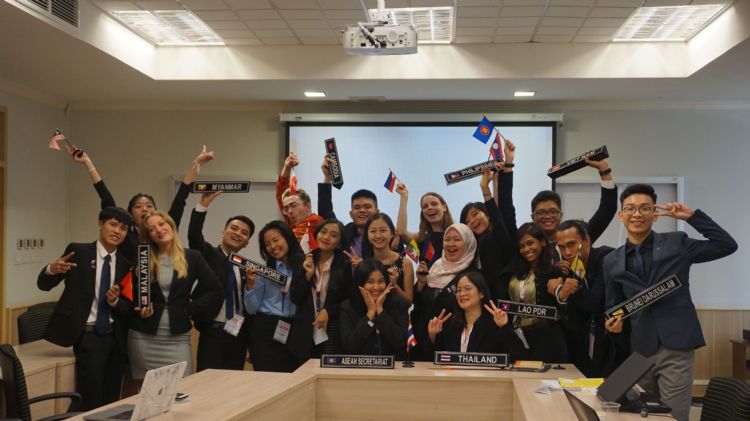 东协人口结构高度年轻化。ASEAN Foundation