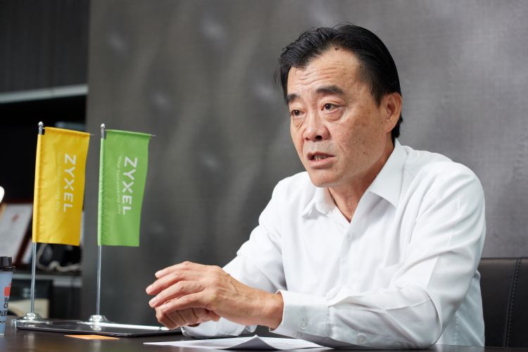 合勤控CEO杨国荣指出，欧美电信客户正在调节库存。李建梁摄