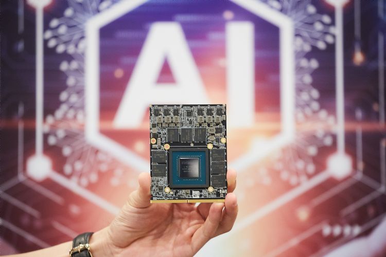 业界传出，NVIDIA所需的AI芯片先进封装产能吃紧，已向台积电表达全年再得多预订约1万片CoWoS先进封装需求。李建梁摄（数据照）