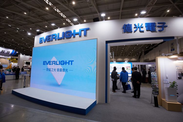 亿光2023年冲刺不可见光LED应用，中高端光耦合器导入工控、储能，市占率可望成长。李建梁摄