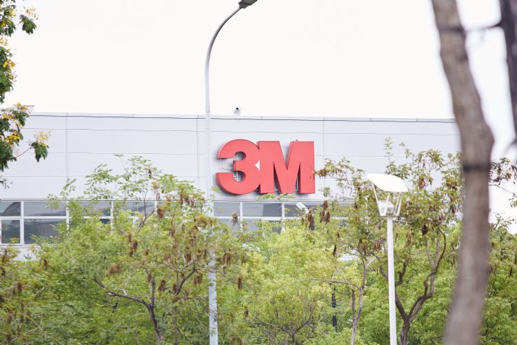 3M在CES 2023中展示其在虚拟实境（VR）、电动车、办公等产业领域的创新成果。李建梁摄