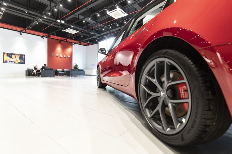 Tesla国内降价引发抗议的反思