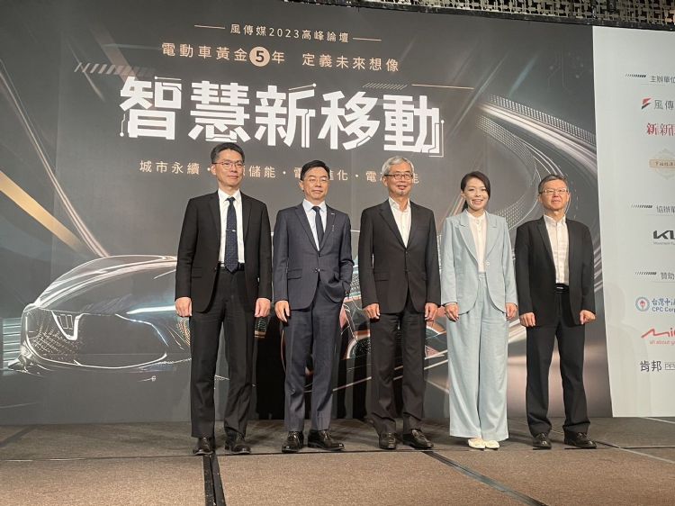 左二为台湾森那美起亚总裁李昌益。舒能翊摄