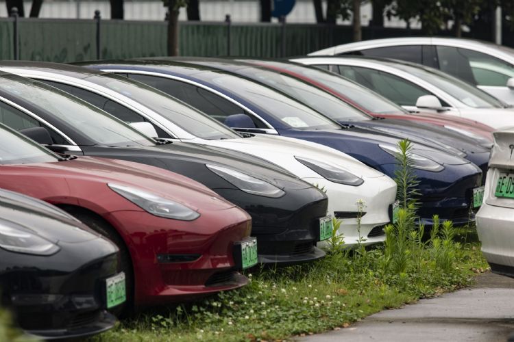 Tesla上海厂2023年6月交车量年增近20%，凸显2023年以来降价战引发的混乱正在消退。彭博