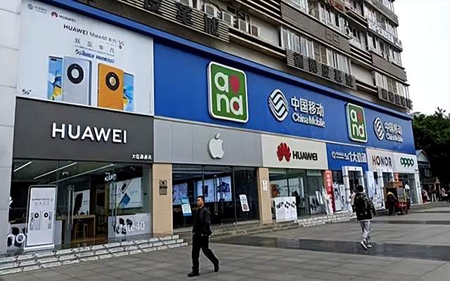 中国手机市场创下历史新低纪录，仅2.5亿部，苹果成为最靓的仔