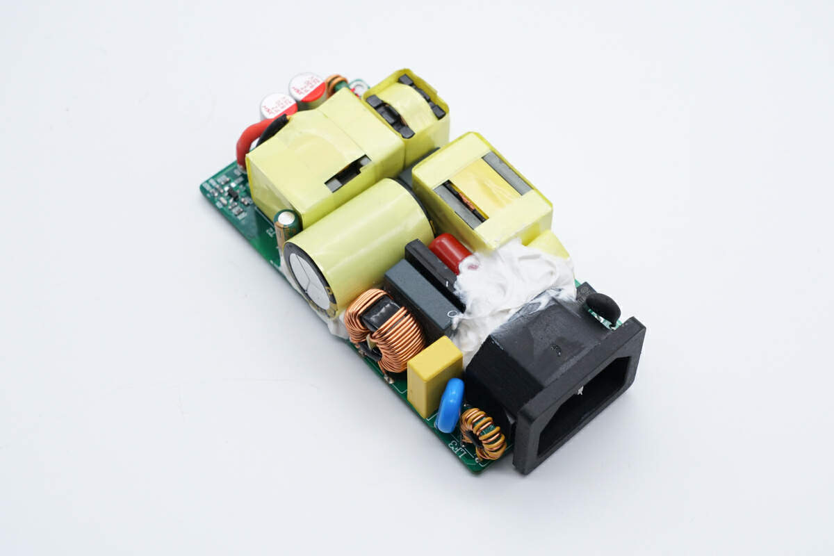 告别“厚重”时代！氮矽科技推出120/240W GaN适配器方案