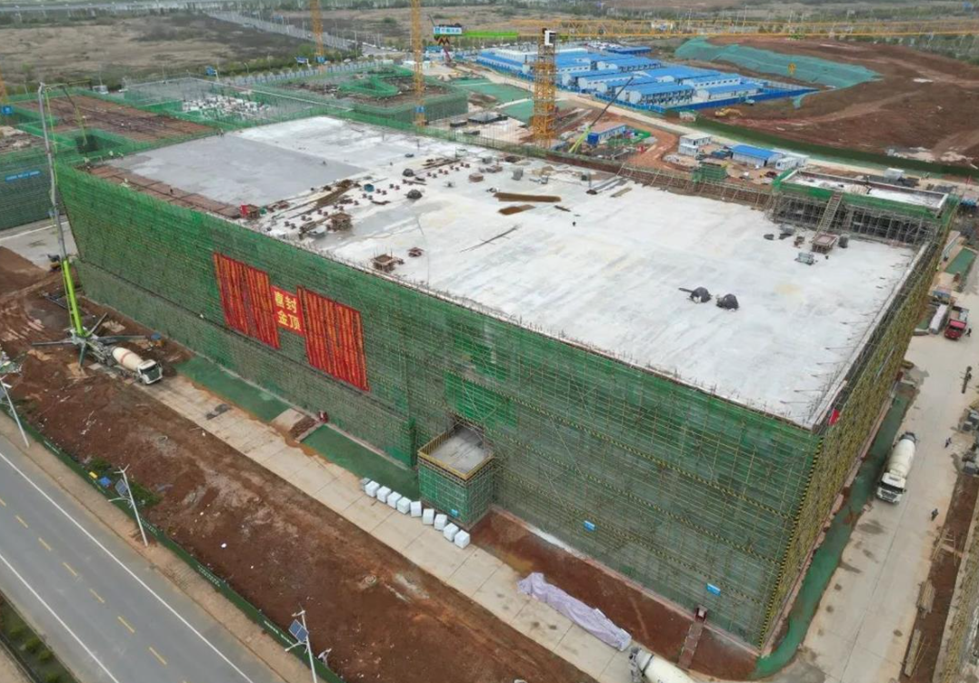 光迅科技高端光电子器件产业基地建设项目一期主厂房、动力中心封顶